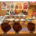 つけだれは4種類から！味変に欠かせない薬味や調味料はなんと50種類以上！しゃぶしゃぶ・すき焼きをさらに楽しむための調味料を豊富にご用意！ポン酢やごまだれなど。薬味、スパイスを使って、自分だけのオリジナルつけだれを！最後のひと口まで飽きずに、食べ放題を存分にご満喫ください。