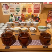 つけだれは4種類から！味変に欠かせない薬味や調味料はなんと50種類以上！しゃぶしゃぶ・すき焼きをさらに楽しむための調味料を豊富にご用意！ポン酢やごまだれなど。薬味、スパイスを使って、自分だけのオリジナルつけだれを！最後のひと口まで飽きずに、食べ放題を存分にご満喫ください。