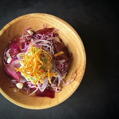 彩も食感も楽しい、ゆかりサラダ◎