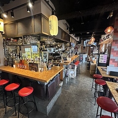 ２席～16席とレイアウト自由なハイテーブル席で友達飲みから会社飲み可。