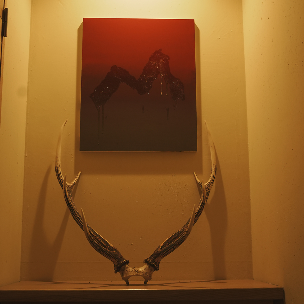 旭川で人気のデザイナーさんとのコラボ、ジビエの魅力×旭川らしいお洒落な店内となっております。