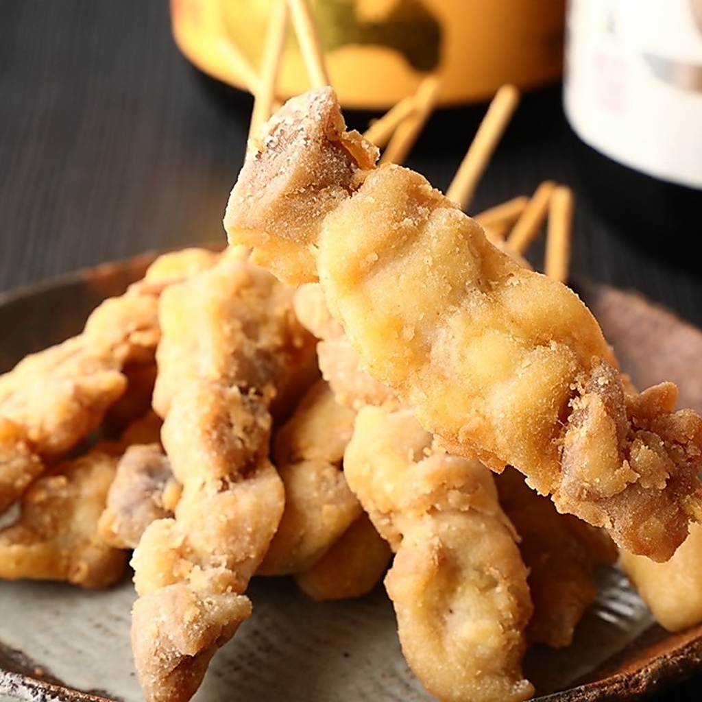 噛むほどにジューシーな旨みが感じられる「くしからは」当店の大人気メニュー♪お酒との相性も抜群！