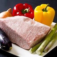 九州五県の産地にこだわった黒毛和牛や新鮮な野菜たち