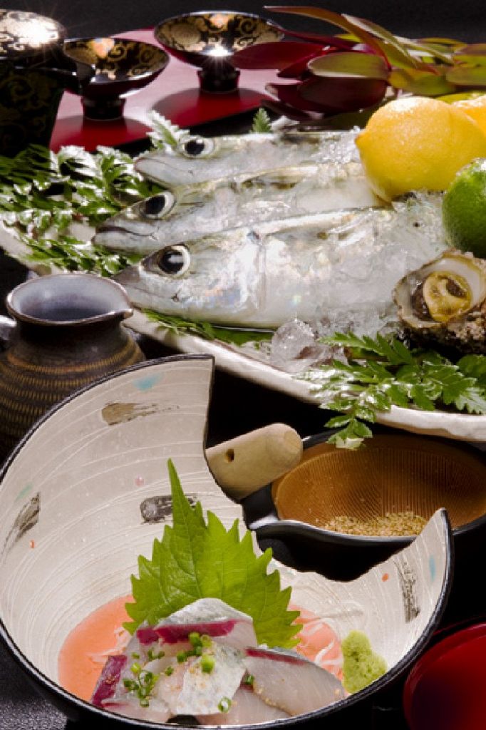 【2名様から団体&宴会】呼子の活イカ姿造り！五島のゴマサバ！もつ鍋！など『九州名物』を食べ尽くす