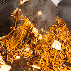 【2時間飲み放題】肉盛飲み放題コース◆名物焼きそばは食べ放題！