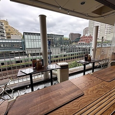 “東京らしさ”と“リラックス”が同居する、都会の中の異空間です。ワンちゃんOK！