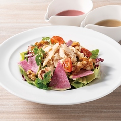 蒸し鶏と胡桃のサラダ