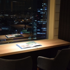【東京タワーが見える】窓際のカウンター席はデートにぴったり！もちろん女性同士でも！