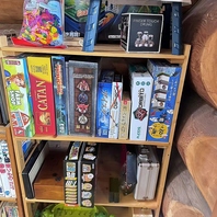 気軽な環境、ゲームと本などを楽しみながらの飲食