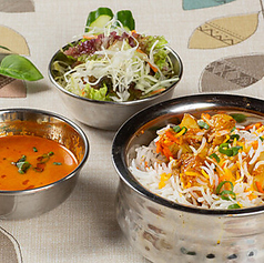 高級米の本格ビリヤニや選べる多彩なカレーが自慢◎