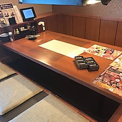 ゆったり広々としたお席で贅沢な焼肉体験を。