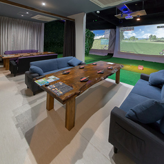 シミュレーションゴルフが楽しめるソファー席の個室！　二部屋ございます！