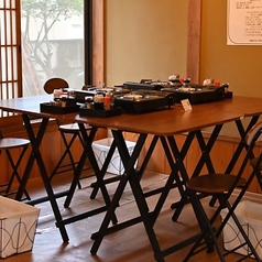 落ち着いた雰囲気の店内で、A5ランク黒毛和牛のすき焼きを囲みながら、会社宴会や友人との時間をお楽しみいただけます♪