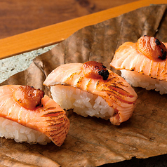 【ディナー限定】サーモンの炙り寿司 朴葉(ほおば)味噌の香り