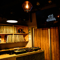 90年代CITY POPやR&Bが流れるDJブース常設♪