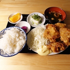 餃子とどて煮うさぎ屋のおすすめランチ2