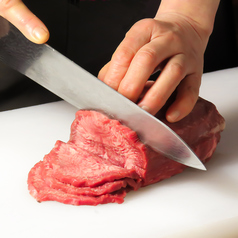 お肉は切り方にこだわってご用意しております。