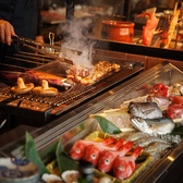 目の前で豪快に焼き上げる炉端焼きは、香ばしい香りや音まで楽しめる臨場感が魅力。炭火ならではの遠赤外線でじっくり火入れすることで、外は香ばしく中はふっくらと仕上がります。五感で味わう特別なひとときをご堪能ください。