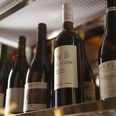 豊富なワインとソムリエによる料理とのマリアージュ