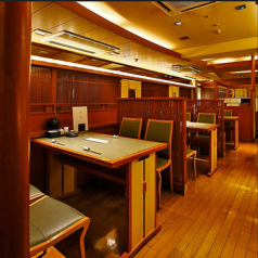 カジュアルかつ落ち着いた雰囲気のテーブル席です◎京都観光の際のお食事にも気軽にご利用いただけます。清潔感あふれる開放的なエリアで、板前が作る本格的な和食を肩肘張らずに楽しめる、使い勝手の良いお席となっております♪