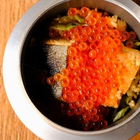 贅沢食材を炊き上げるこだわりの釜飯