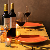 【ワインと料理の絶妙なハーモニー】厳選されたワインが豊富に揃っており、ワイン好きにとってはたまらない空間です。料理とのマリアージュが楽しめるため、特別なひとときをより深く味わうことができます。グラスワインからボトルワインまで充実した品揃えがあり、ノンアルコールのスパークリングもご用意しております♪