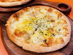 焼きたての各種ピザもおすすめ!