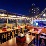 開放感のあるスペースで美味しいお肉とお酒を満喫