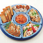 ほとんどのお料理がテイクアウトOKです！人気の手作り焼き餃子は、二人前から承ります。おうちでも本格中華をお召し上がりいただけます♪お気軽にお問い合わせください。