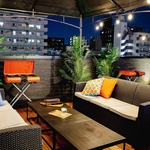 SNS映え抜群のソファー席はラグジュアリー感満載。