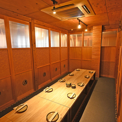 人数に合わせて使える掘りごたつ個室を完備。ゆったりくつろいで美味しい料理とお酒を愉しんで。