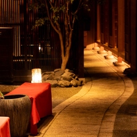 名駅直結の好立地、仕切りで区切られた個室完備！