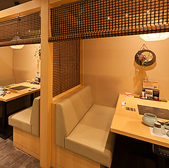 特別なお集まりや会社宴会などに対応できる店舗貸切の相談も承っております。一体感のある広々とした和の空間を贅沢に丸ごと占有することができ周囲に気兼ねなく宴会を楽しめるのが魅力。名物のコース料理やこだわりのお酒を用意して大切な行事を全力でサポートいたします 。