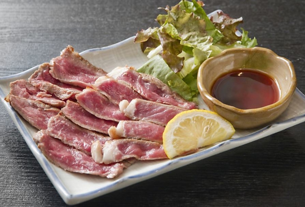 ジューシーで柔らかい肉の上質な味わいが存分に楽しめます。風味と肉の旨みが凝縮されたタリアータを