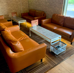 ゆったりソファ席でごくつろぎいただけます◎