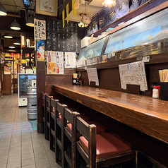 2名カウンター席を9席ご用意しております!おひとり様でのご来店も大歓迎です。お仕事帰りのサク飲みや、デートなどにもぴったりです。お気軽にお立ち寄りください!