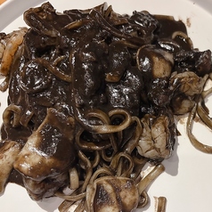 甲イカと海老のイカ墨ソース