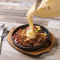 料理メニュー写真 ラクレットチーズ×若鶏のグリル　トマトソース