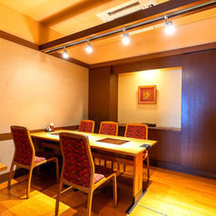 ほっこりした落ち着いた雰囲気のテーブル個室。人数に応じてレイアウト変更できますので、お気軽にお問い合わせ下さい。