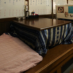 4名様まで座れる掘りごたつ席では仲間との集まりにも最適◎アットホームな空間で楽しいひとときをお過ごしください。