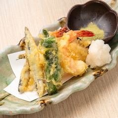 天ぷら盛り合わせ(エビ・キス・野菜三種)