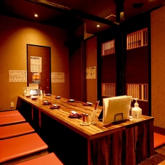 会社宴会等にも◎人数に応じて最適な個室をご案内いたします！足をのばしてゆったりおくつろぎいただけますお席利用時間は2時間半となりますのでご了承ください。