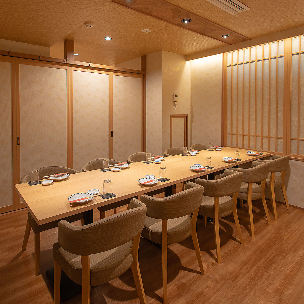 【完全個室】リニューアルした個室宴会場♪ごゆっくりお寛ぎ下さい☆人数に応じて個室も各種ご用意！
