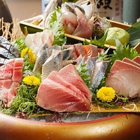 築地から直送される新鮮な海の幸を堪能できる居酒屋！全席半個室をご用意してます★