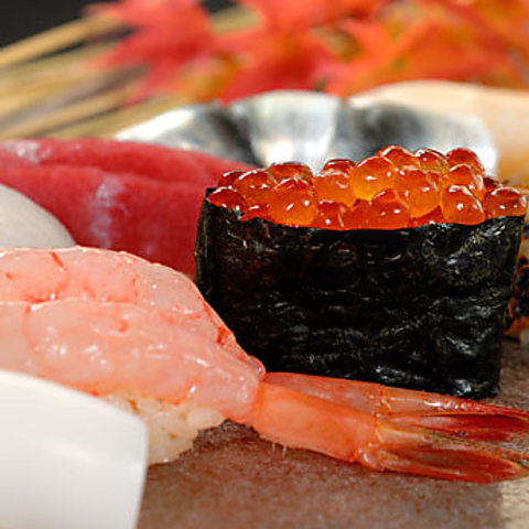 食材は国産天然にこだわり、食の安全と日本の文化としての鮨を真剣に考えてまいります