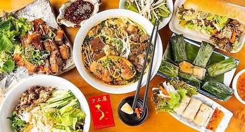 ベトナム中部地方の「フエ」の名物料理「ブンボーフエ」が楽しめます！
