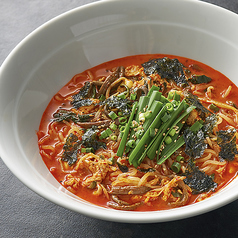 名物ユッケジャン麺/名物冷麺/汁なしピビン冷麺