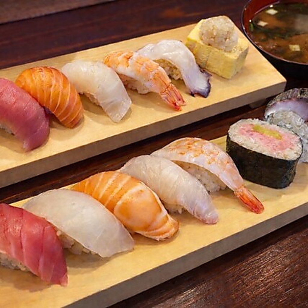 鮮度の良さに自信アリ☆100円(税込)～リーズナブルにお寿司を堪能できるのが魅力です！