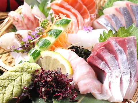 多彩な料理が楽しめる居酒屋。鮮魚と豊富な料理が自慢。平日宴会が500円OFFでおすすめ