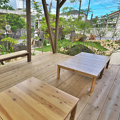 ≪６名様掛け×２席≫素敵な庭をながめながらテラスで美味しい食事を。